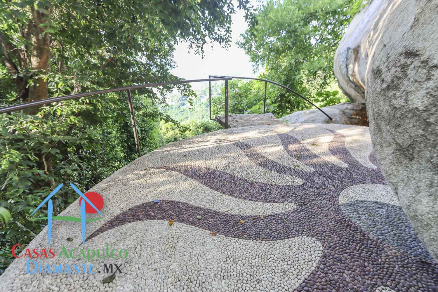 Villa Scarlet Bird - Cueva con jacuzzi 1